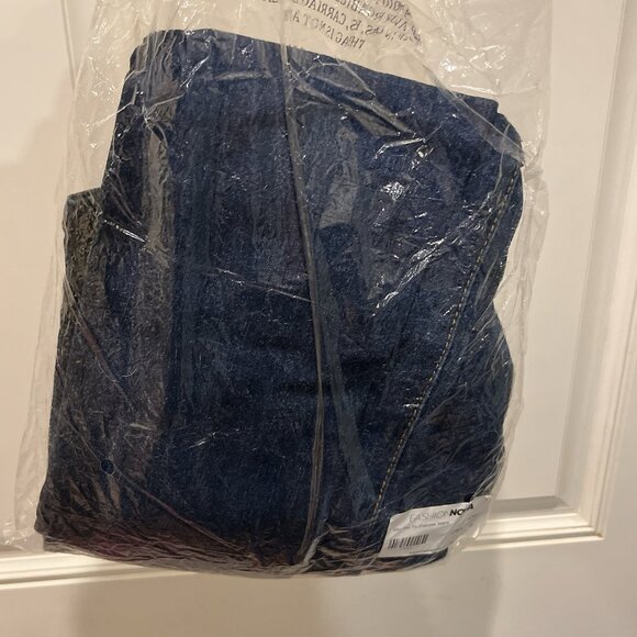 Distressed Jeans - Picture 10 of 11